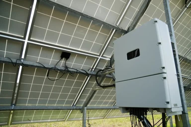 Falownik – mózg instalacji fotowoltaicznej. Jak działa i jakie pełni funkcje?