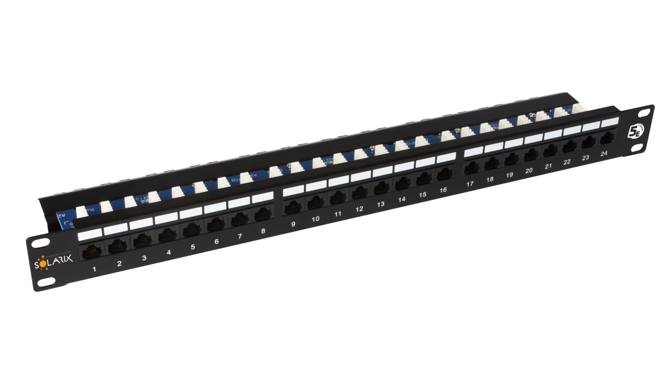 Patch Panel Solarix 24 x RJ45 CAT5E UTP z wspornikiem czarny 1U SX24L-5E-UTP-BK