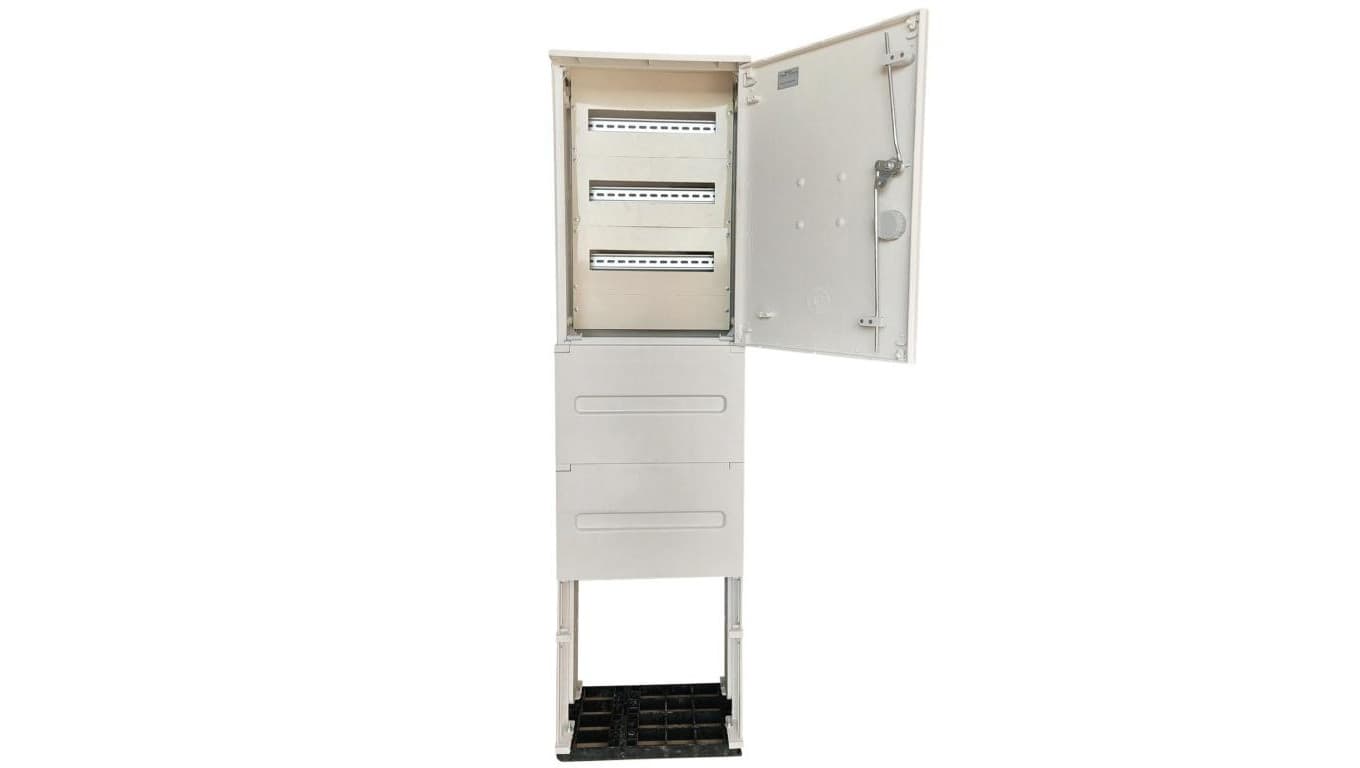 RT 40x60 3xTH z fundamentem obudowa termoutwardzalna 400x600x250 3x16 modułów IP 44 rozdzielnia elektryczna złącze kablowe