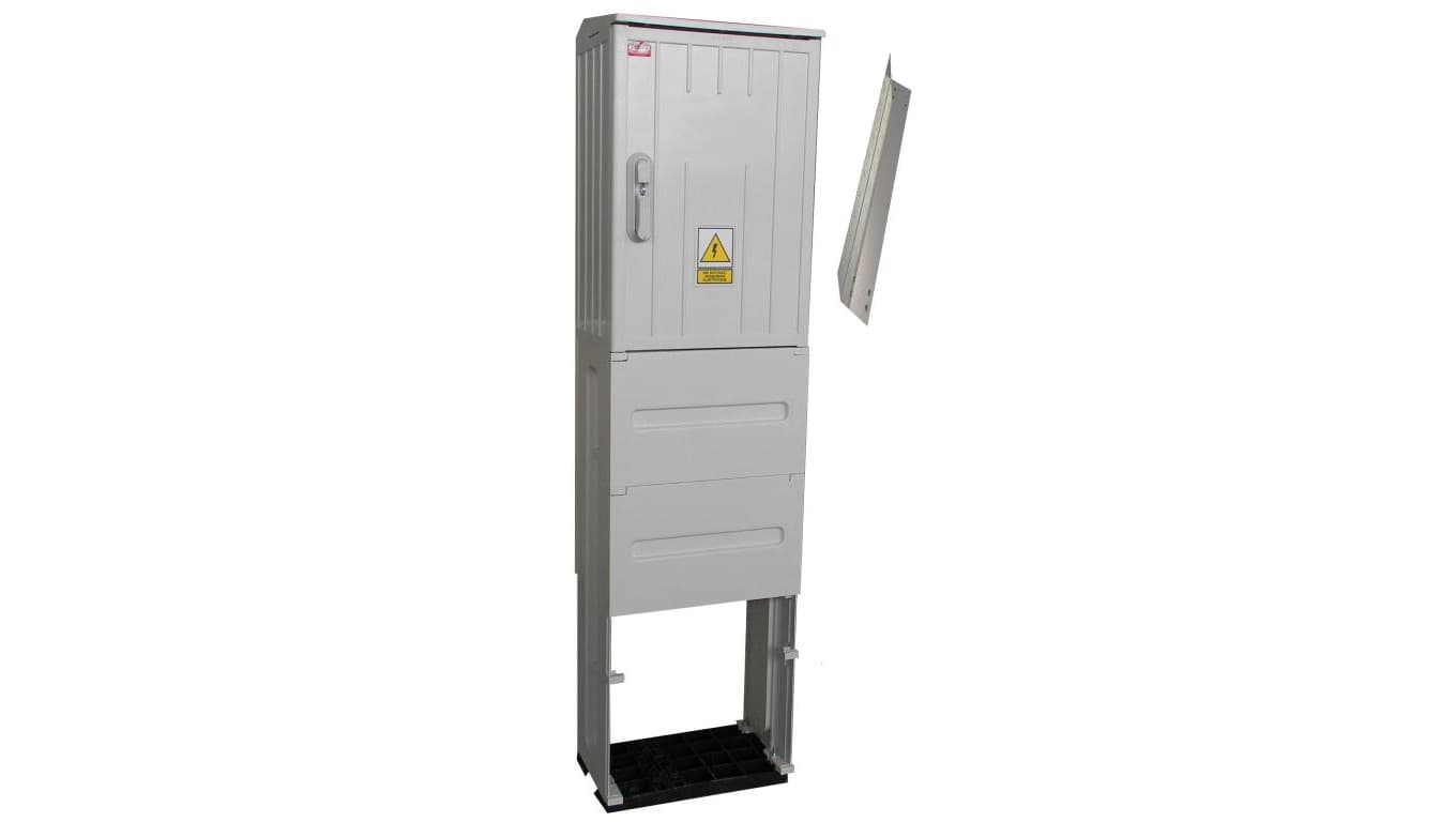 Rozdzielnica elektryczna, obudowa termoutwardzalna na fundamencie z kątownikami typ OZ40x60+F