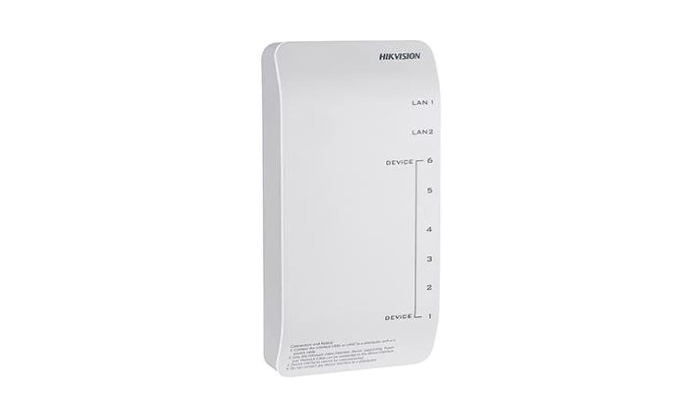 8 interfejsów RJ-45,posiada 6 adaptacyjnych interfejsów 10/100 Mbps LAN oraz 2 adaptacyjne inter...
