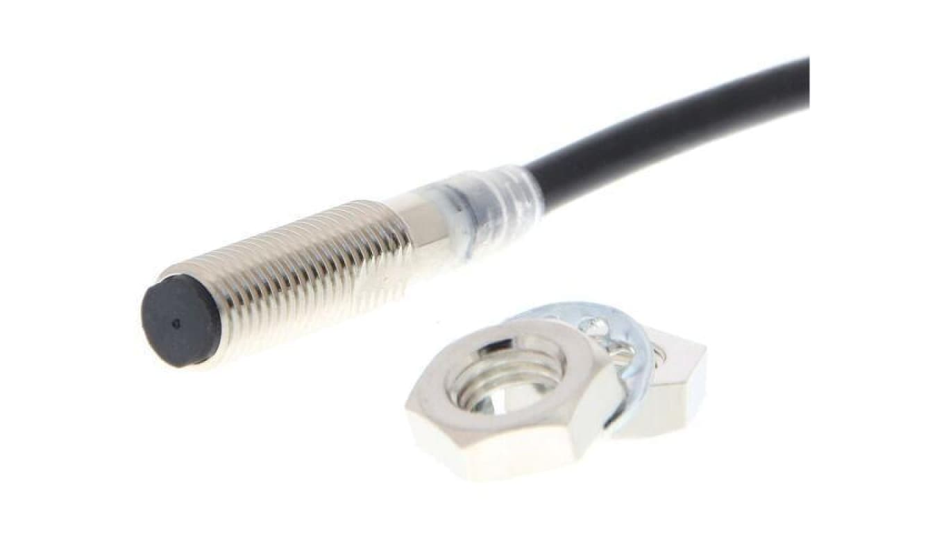 Czujnik indukcyjny, PNP/NO, zabudowany, 0,1A, 10...30VDC, przewody, M8, 0...3mm, IP67 E2E-X3B1T8 2M