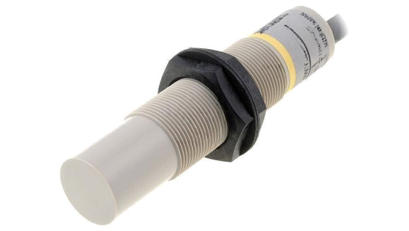 Czujnik pojemnościowy, PNP/NC, zabudowany, 200mA, przewody, M18, 0...8mm, IP66 E2K-X8MF2